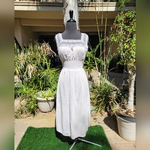 VINTAGE SLEEPING GOWN